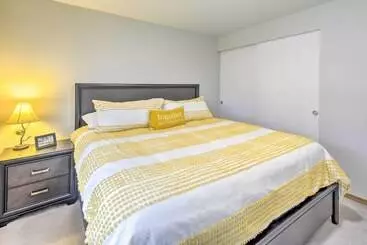 Mökkimajoitus Port Angeles Abode W/ Yard & Guest House!