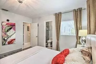 Mökkimajoitus Shady & Eclectic Fort Lauderdale Dwelling W/ Yard!