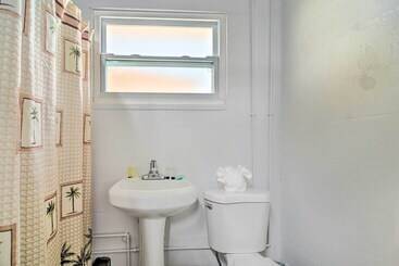 بيت ريفى Sunny Seminole Home: Grill, Fire Pit & Fenced Yard