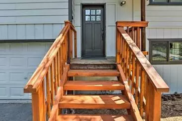 コテージ Tahoe Donner Escape: Under 15 Mi To 6 Ski Resorts!