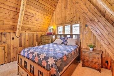 بيت ريفى A Frame Home W/ Breathtaking Views & Hot Tub!