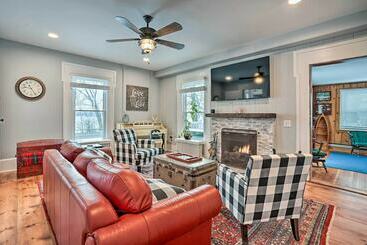 Сельский дом Auburn Home + Fire Pit, Steps To Owasco Lake!
