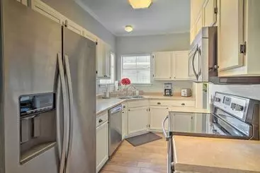 Mökkimajoitus Baton Rouge Game Day House W/ Chic Yard Space