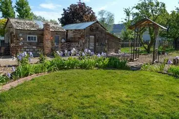 コテージ Charming Cedar City Retreat   Walk To Downtown!