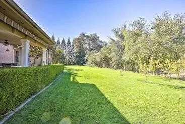 Mökkimajoitus Chic Ranch Style Home On 33 Acre Walnut Ranch