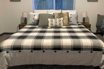 Dom wiejski Hikers Haven W/ Hot Tub   Near Mt Rainier!