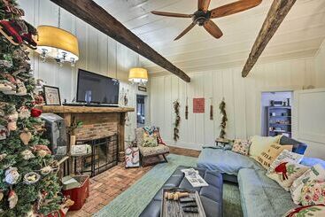 Dom wiejski Historic Marshall Log Cabin < 1 Mi To Dtwn!