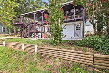 Vidéki Ház Dock, Deck & Boat Slip: Lakefront Eucha Home