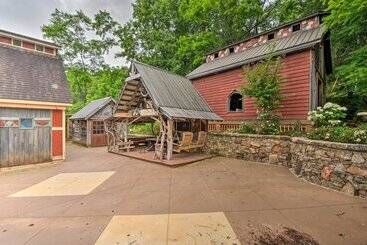 Cabane Mountain Retreat W/ Gazebo, Fire Pit & Huge Deck!