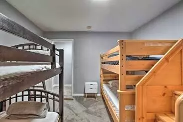 Mökkimajoitus Lake Access, Hot Tub & 2 Decks: Ortonville Retreat