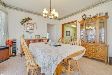 بيت ريفى Quiet Farmhouse Retreat W/ Fire Pit   Pets Welcome