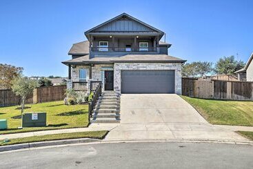Landhus Sleek Schertz House W/ Private Pool & Spa