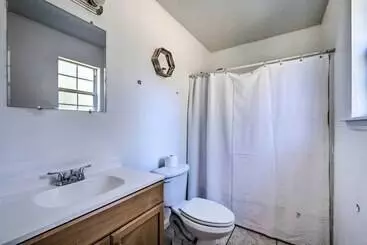 Mökkimajoitus Sunny Abode, 10 Mi To University Of Florida!