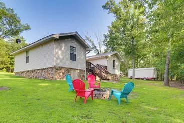 コテージ Waterfront Greers Ferry Lake Vacation Rental!