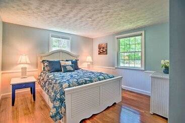 Сельский дом Cape Cod Bungalow W/ Patio < 1 Mi To Beaches!