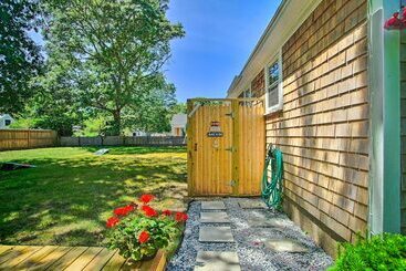 Landhus Cape Cod Bungalow W/ Patio < 1 Mi To Beaches!