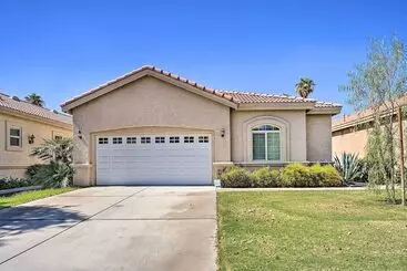 Mökkimajoitus 2 Mi To Coachella: Indio Home W/ Fire Pit!