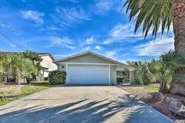コテージ Palm Coast Home W/ Outdoor Oasis & Private Dock!