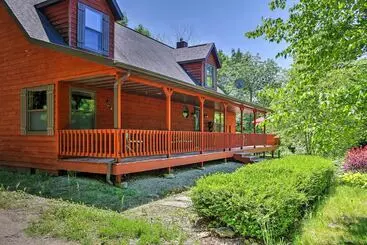 コテージ Roomy House On 2 Acres   2 Mi To Egg Harbor Beach!