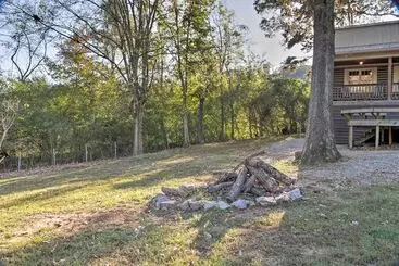コテージ Scottsboro Cabin W/ Fire Pit & Resort Access