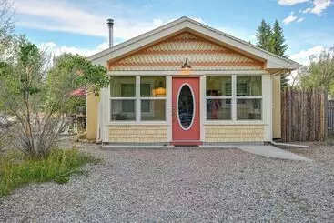 Mökkimajoitus Charming Buena Vista Home W/ Private Hot Tub!