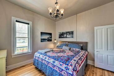 Сельский дом Chic Downtown Home W/ Grill, Steps To Main Street!
