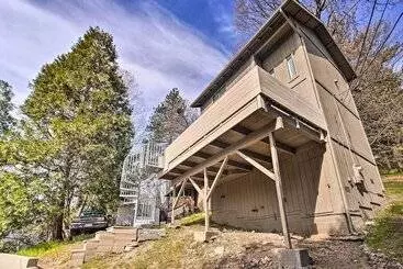 Mökkimajoitus Crestline Cabin W/ Deck: 1 Mi To Lake Gregory