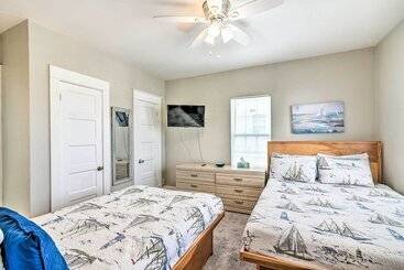 Сельский дом Walk To Beach: Galveston Home W/ Grill Near Pier!