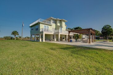 Gîte Rural Luxe Spring Hill Home W/ Patio & Dock!