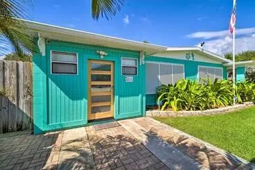 Mökkimajoitus Walkable Florida Duplex: 2 Blocks To Cocoa Beach!