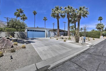 Mökkimajoitus Palm Springs Home W/ Private Pool & Hot Tub!