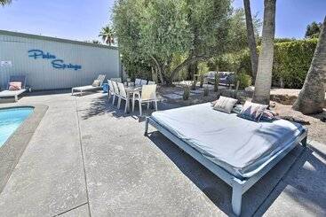 קוטג'' Palm Springs Home W/ Private Pool & Hot Tub!