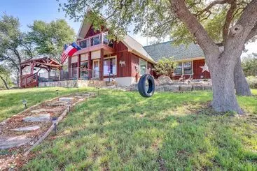 コテージ Pet Friendly Canyon Lake Cabin, 1 Mi To Water!