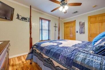 Сельский дом Pet Friendly Canyon Lake Cabin, 1 Mi To Water!