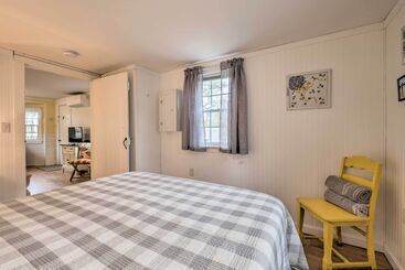 2 Mi To Coastline: Quaint Wellfleet Cottage!