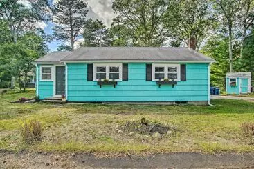Buttermilk Cottage In Cape Cod: Steps To Beach