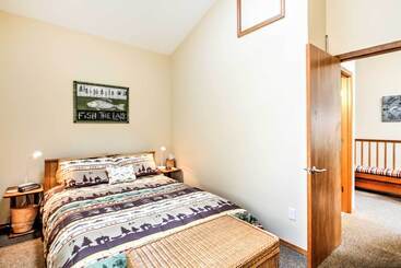 Dom wiejski Lakefront Olympia Home W/ Private Dock + Views!