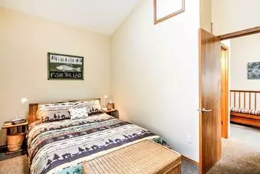 コテージ Lakefront Olympia Home W/ Private Dock + Views!