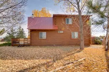 Mökkimajoitus Rustic Village Lake Cabin Escape W/ Deck & Grill!