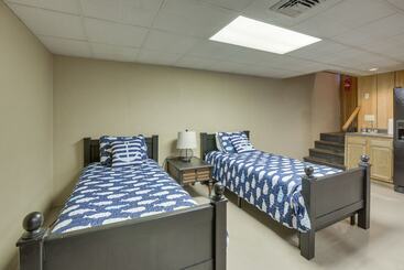 Сельский дом Waterfront Lay Lake Retreat W/dock & 3 Piers!