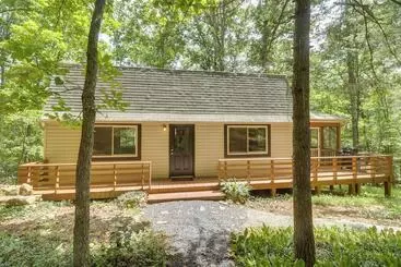 Mökkimajoitus Fully Renovated Broadway Cabin W/ Private Hot Tub!