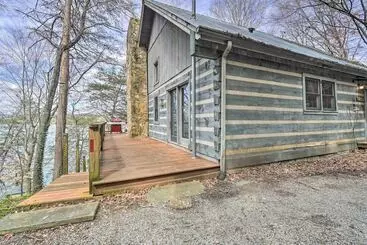 コテージ Lakefront Cabin W/ Boat Dock & Sunset Views!