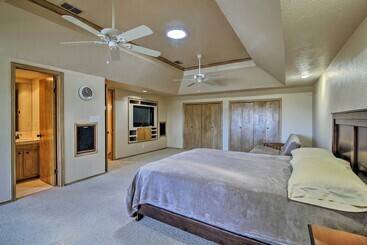 קוטג'' Lakefront Harlingen Home W/ Private Pool & Hot Tub