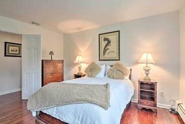 קוטג'' Lovely Highland Home W/ Pool & Hot Tub!