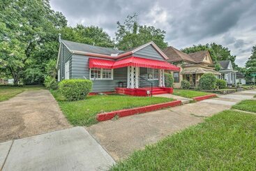 コテージ Montgomery Home W/ Porch In Prime Location!