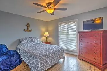 Mökkimajoitus Monticello Home W/ Multi Level Deck On 2 Acres!