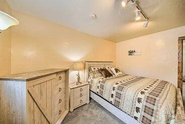 별장 Priest Lake Apartment Near Hiking Trails!