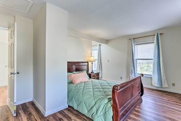 קוטג'' Relaxing New York Home W/ Boat Dock & Lake View!