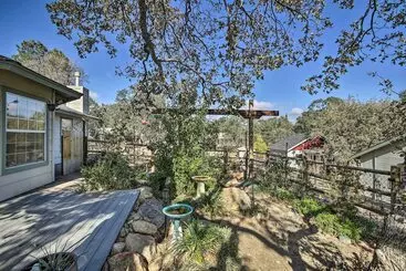 Mökkimajoitus Welcoming Tehachapi Home W/ Deck & Grill!