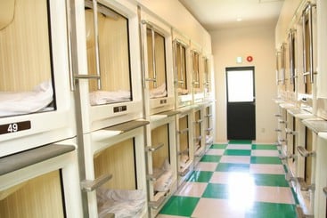 מלון כמוסות Capsule Inn Fujisan